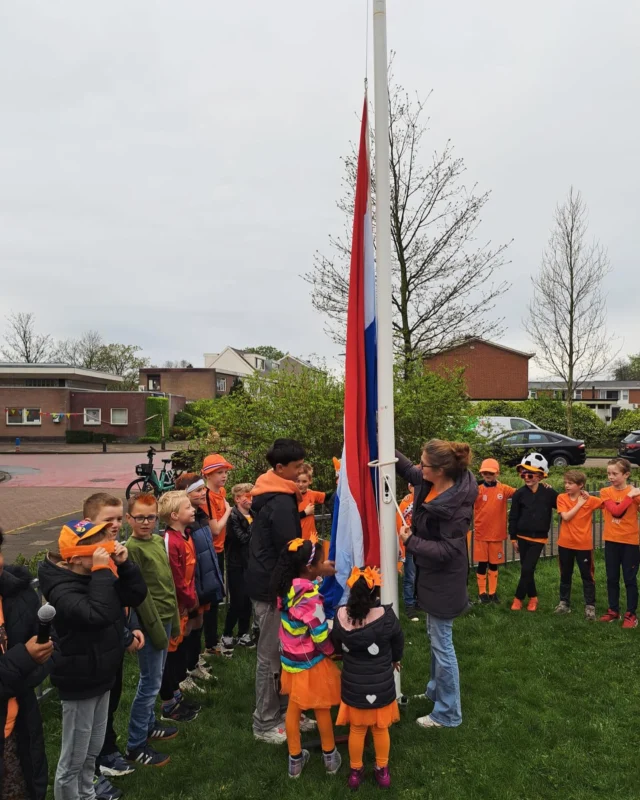 🇳🇱Wat een fijne ochtend met onze schatten 🧡 Samen bewegen, vieren, eten en ….rennen!#sponsorloop voor een lieve oud-leerling#koningsspelen #vieren