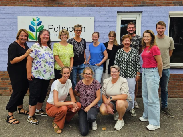 📚🎉 We zijn klaar voor een nieuw schooljaar! Met frisse energie kijken we ernaar uit om samen te leren, groeien en plezier te maken.Op naar een jaar vol ontdekkingen en mooie momenten! #Rehoboth #schoolmetdebijbel #nieuwschooljaar
